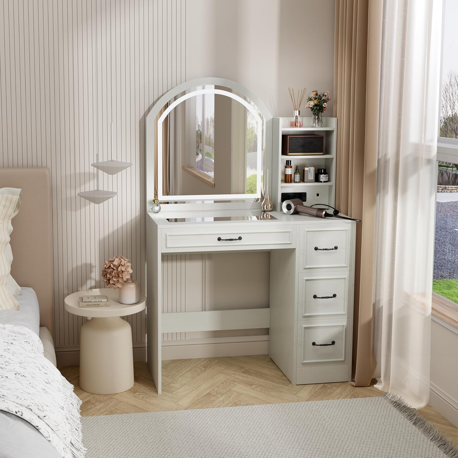 Home Outlet Bathroom Vanity - โต๊ะเครื่องแป้งสไตล์โมเดิร์นพร้อมกระจกมีไฟ, ท็อปกระจก, 4 ลิ้นชัก และเต้าเสียบไฟฟ้าสำหรับห้องนอนและห้องน้ำ, ปรับแต่งได้